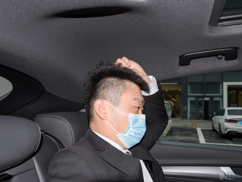 唐古拉白奧迪Q5L Sportback駕乘空間空間圖片