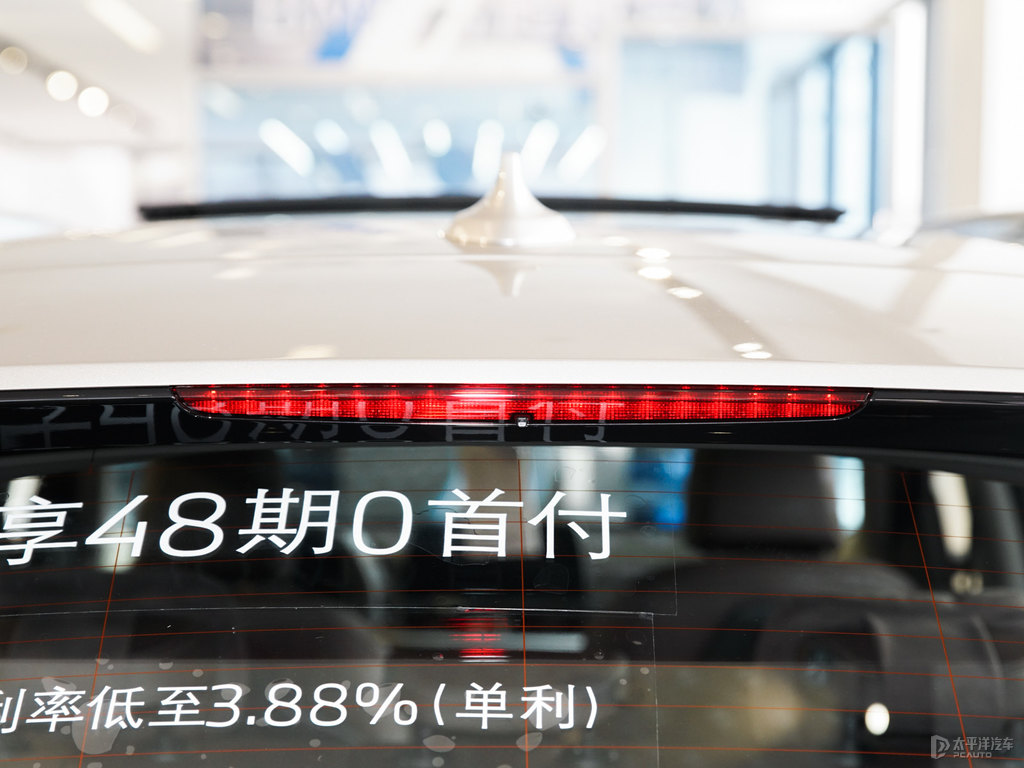 開士米銀寶馬X1車尾外觀圖片
