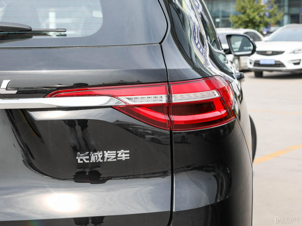 太空黑哈弗F7車尾外觀圖片