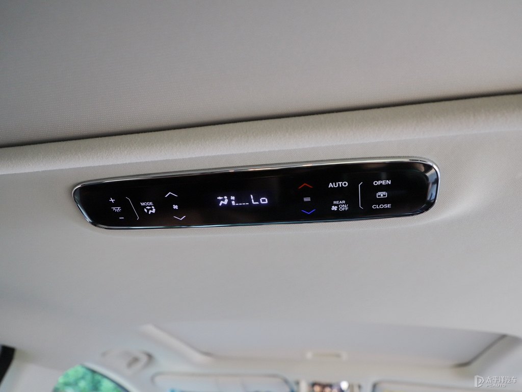 星月白奧德賽車廂內(nèi)飾圖片