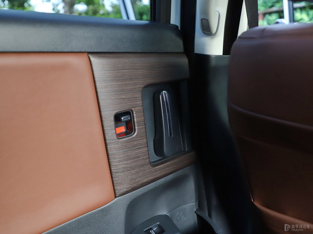 星月白奧德賽車廂內(nèi)飾圖片