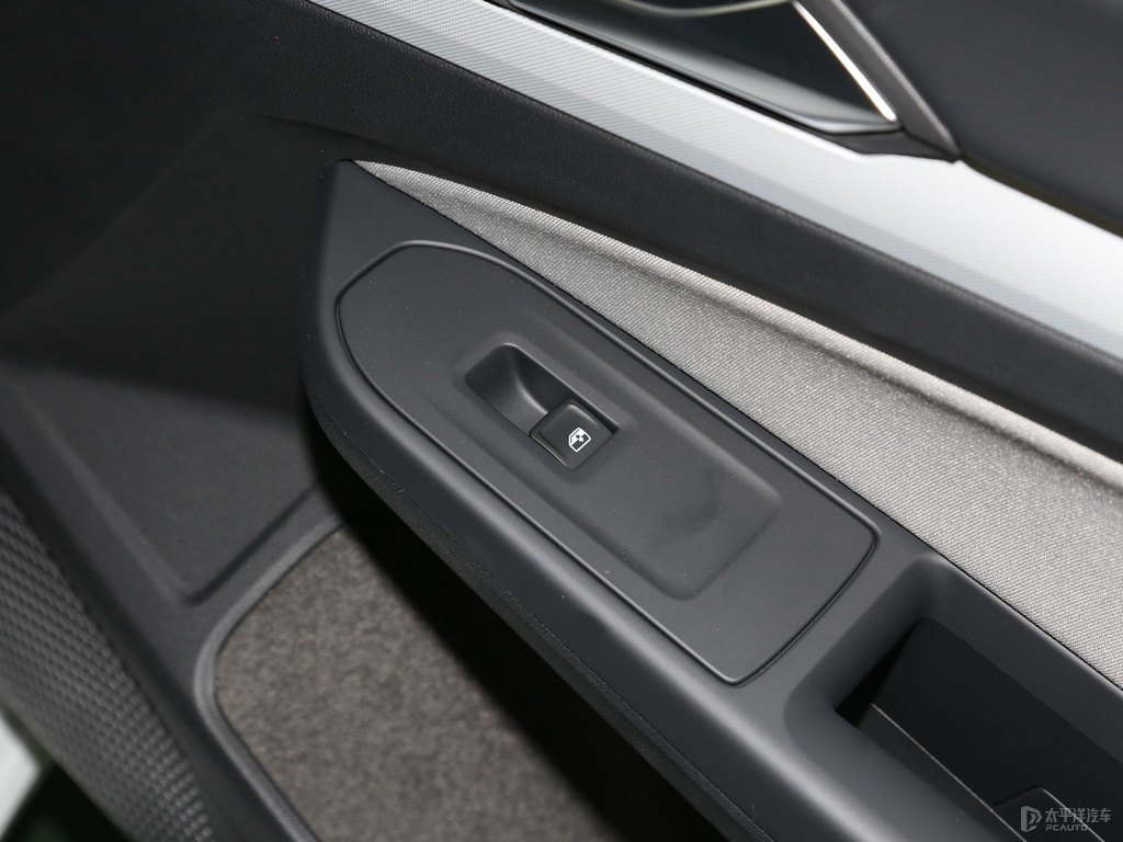 極地白高爾夫車廂內(nèi)飾圖片