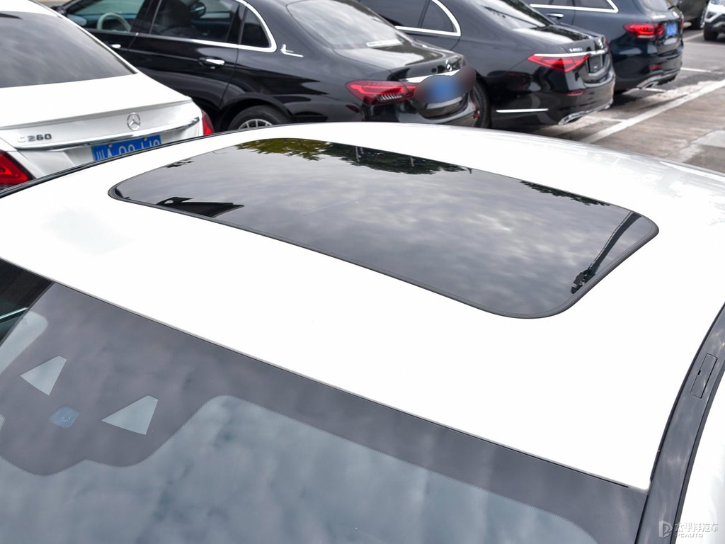 鉆石白奔馳CLS級車身外觀圖片