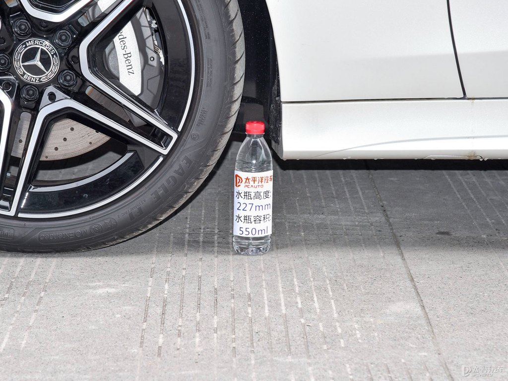 鉆石白奔馳CLS級車身外觀圖片