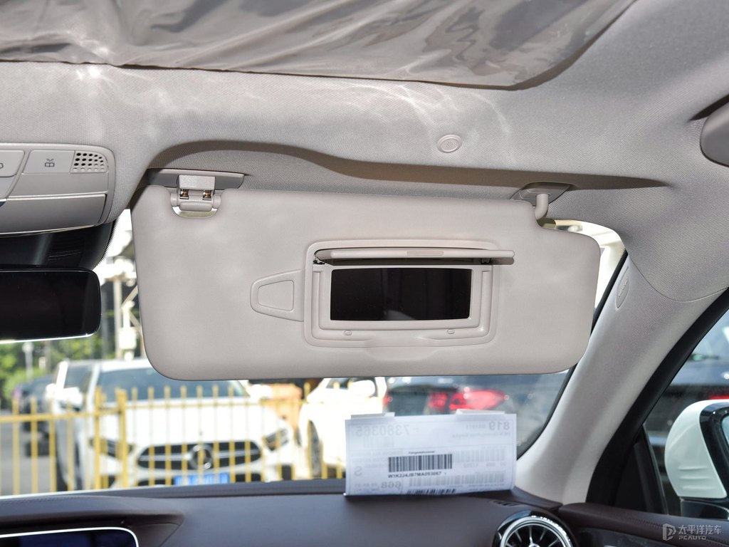 鉆石白奔馳CLS級車廂內(nèi)飾圖片