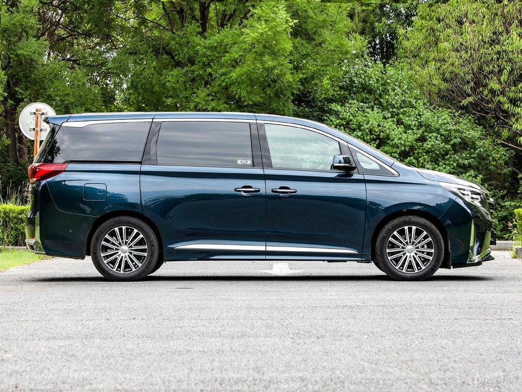 孔雀藍傳祺M8整車外觀外觀圖片
