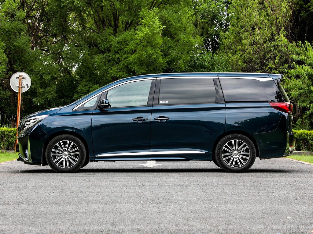 孔雀藍(lán)傳祺M8整車外觀外觀圖片
