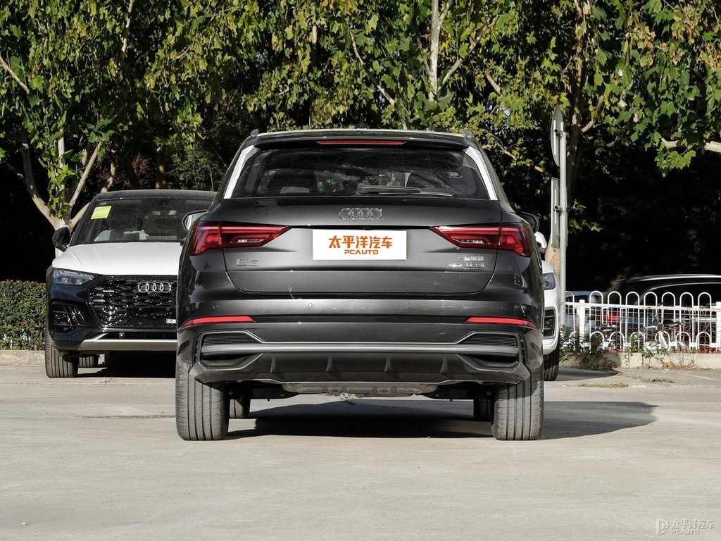 天云灰?jiàn)W迪Q3整車(chē)外觀外觀圖片