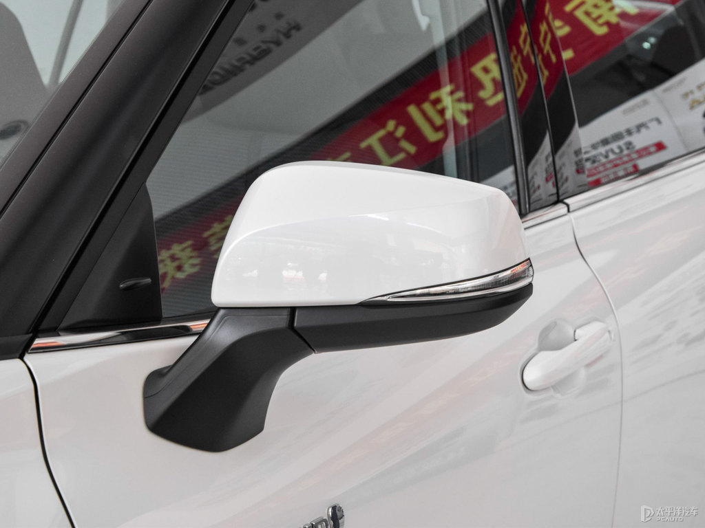 鉑金珍珠白漢蘭達(dá)車身外觀圖片