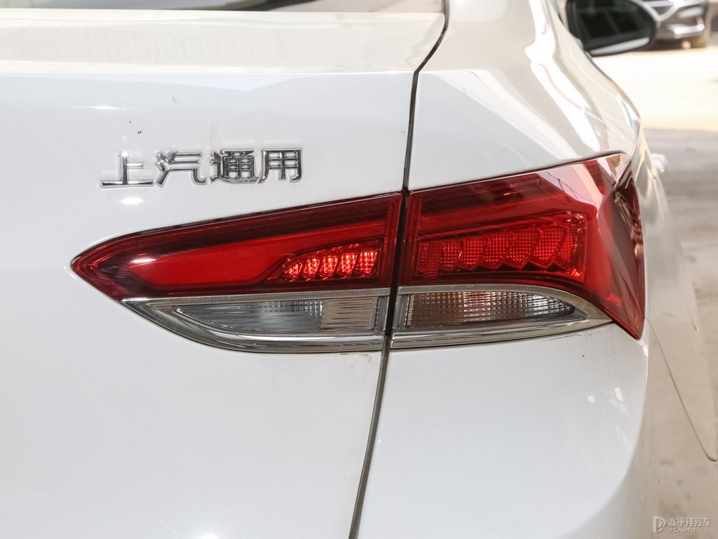 雪域白英朗車尾外觀圖片