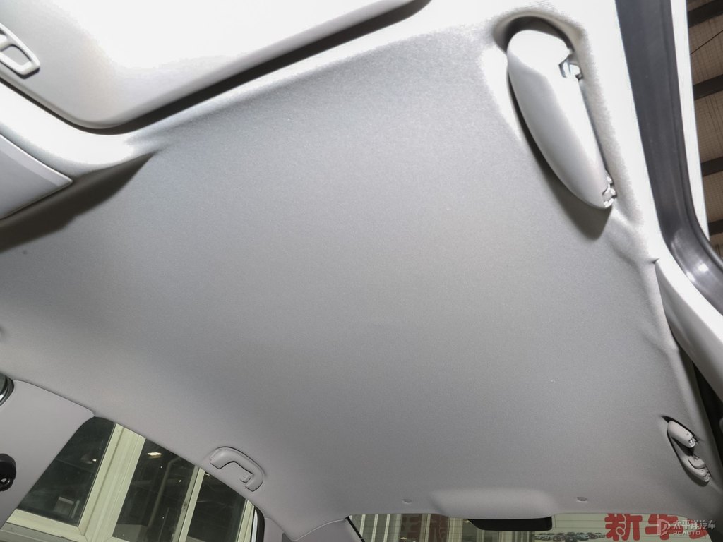 雪域白英朗車廂內(nèi)飾圖片
