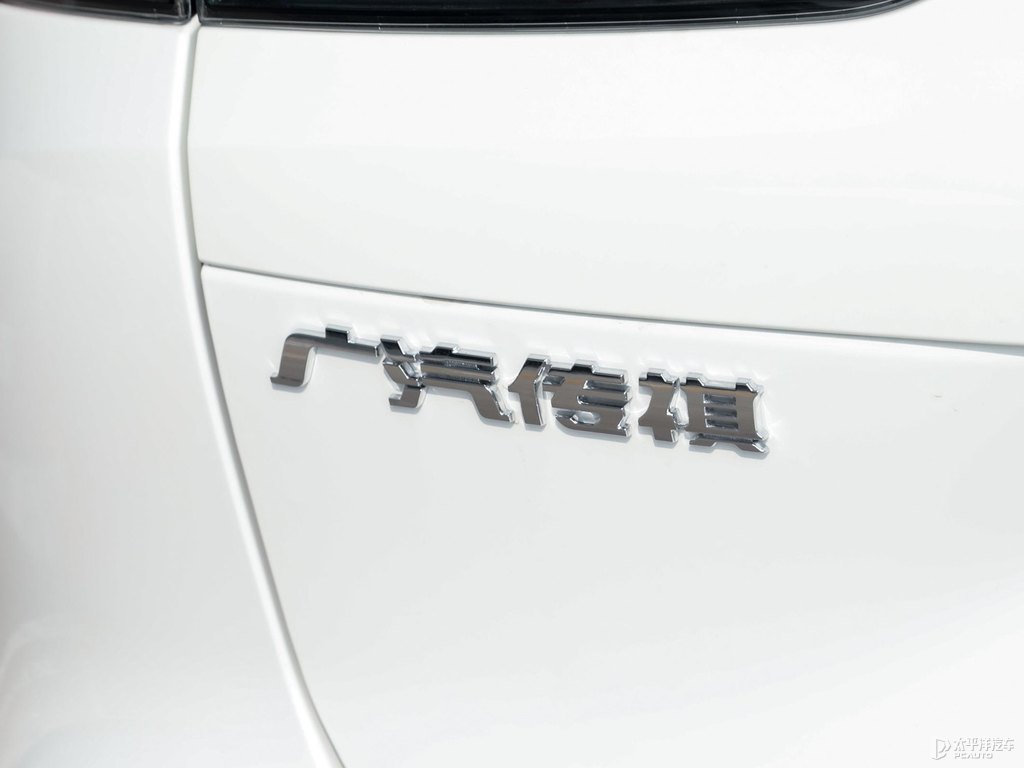 象牙白傳祺GS4車尾外觀圖片