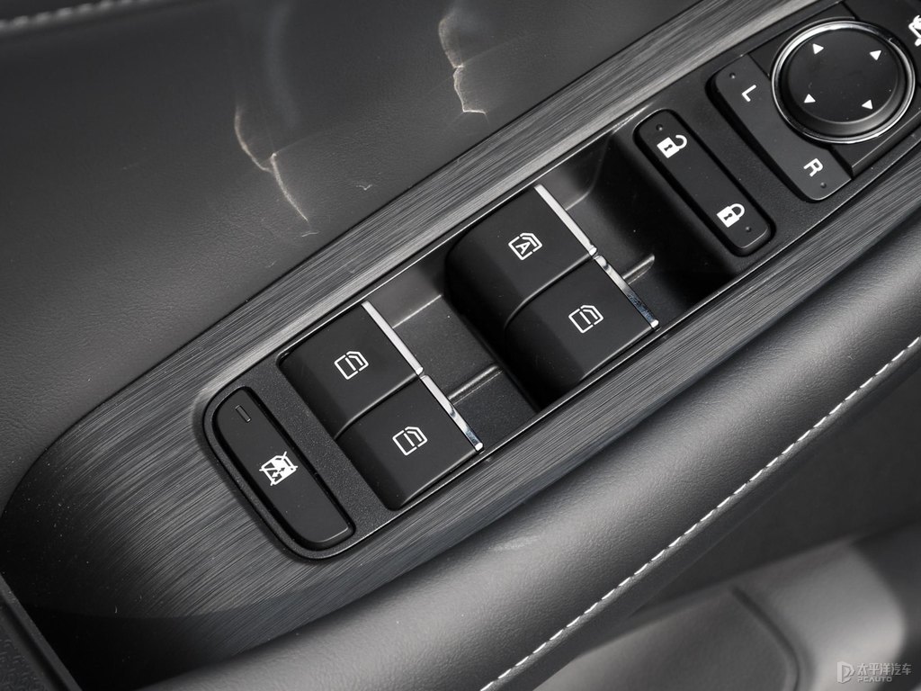 象牙白傳祺GS4車廂內(nèi)飾圖片
