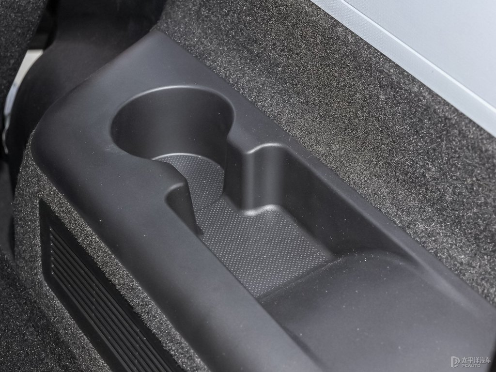 珍珠白瑞虎8后備廂空間圖片