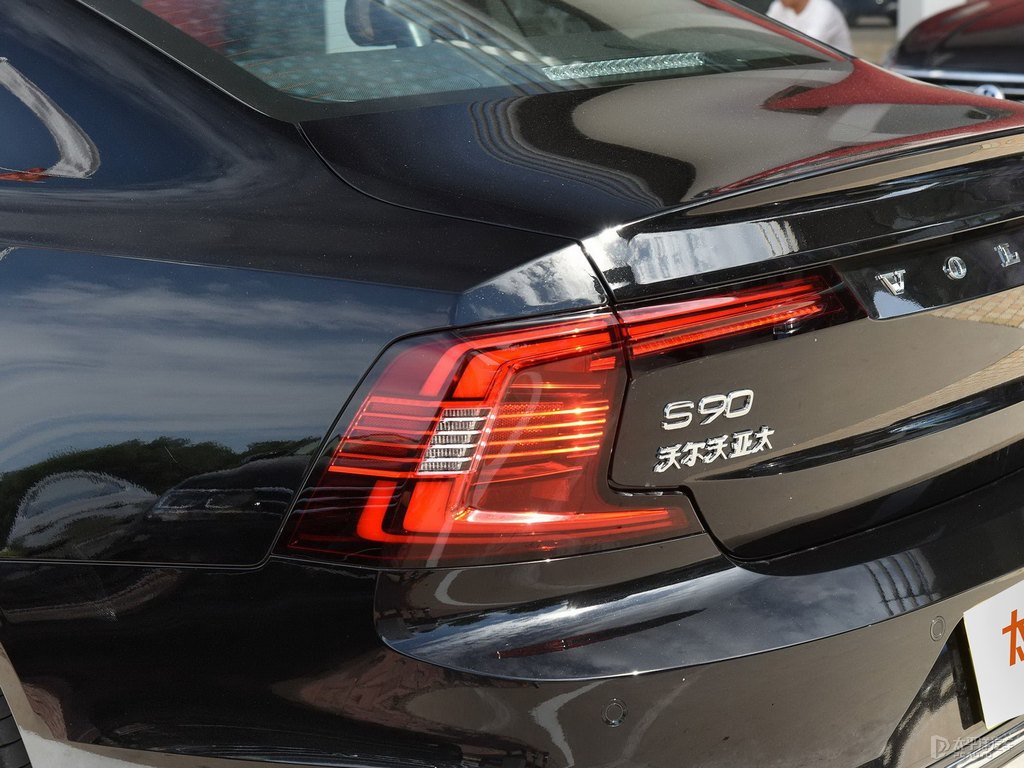 瑪瑙黑沃爾沃S90車尾外觀圖片