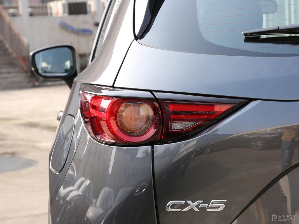 鉑鋼灰馬自達CX-5車尾外觀圖片