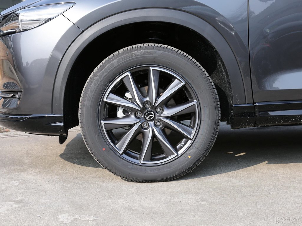 鉑鋼灰馬自達(dá)CX-5車身外觀圖片