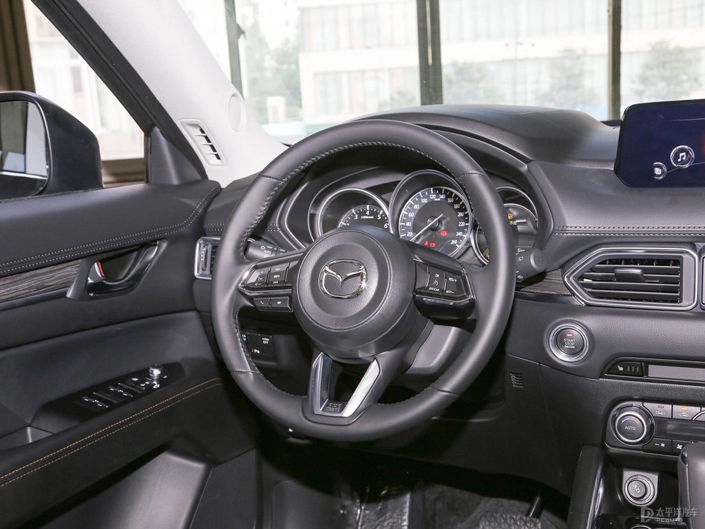鉑鋼灰馬自達(dá)CX-5中控內(nèi)飾圖片