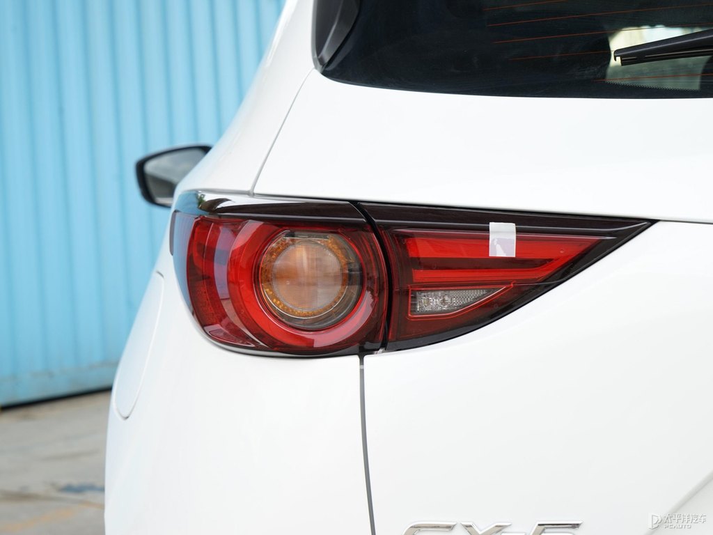 珠光白馬自達(dá)CX-5車尾外觀圖片