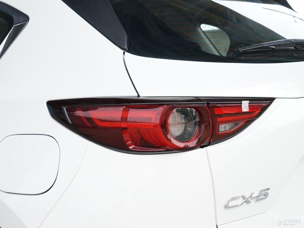 珠光白馬自達(dá)CX-5車尾外觀圖片