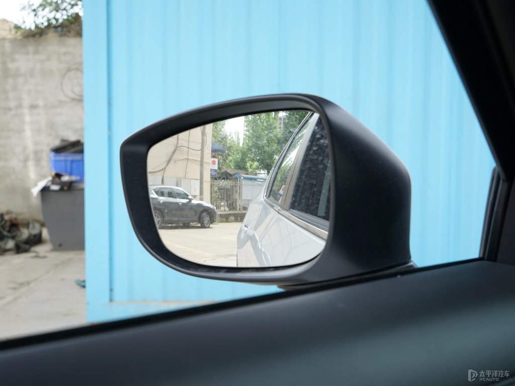 珠光白馬自達CX-5車身外觀圖片