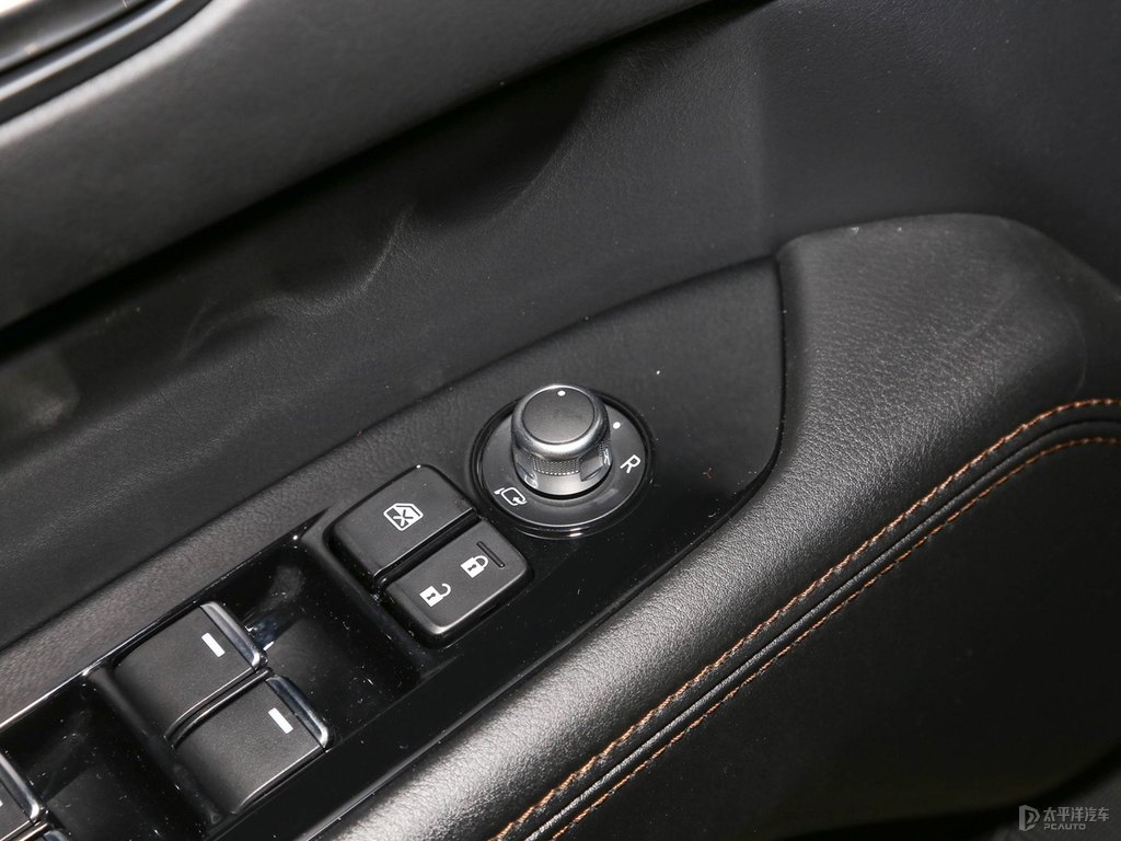 鉑鋼灰馬自達(dá)CX-5車(chē)廂內(nèi)飾圖片