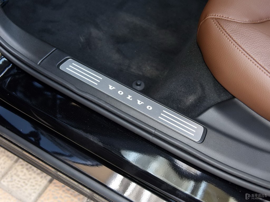 瑪瑙黑沃爾沃S90車廂內飾圖片