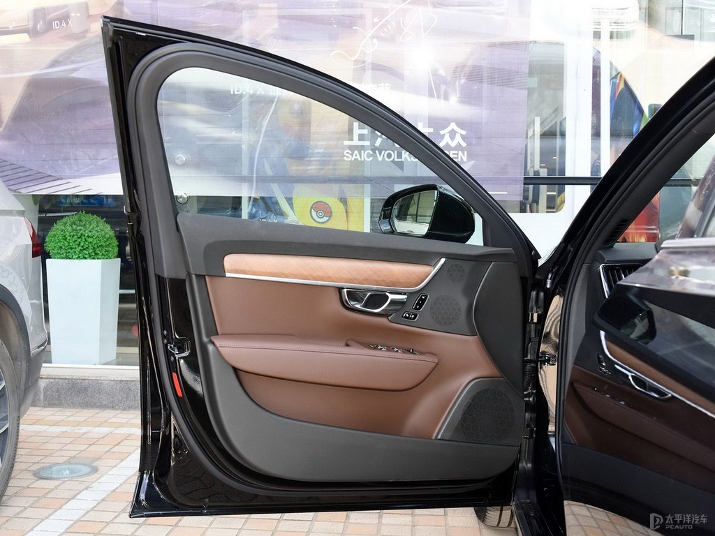 瑪瑙黑沃爾沃S90車廂內(nèi)飾圖片