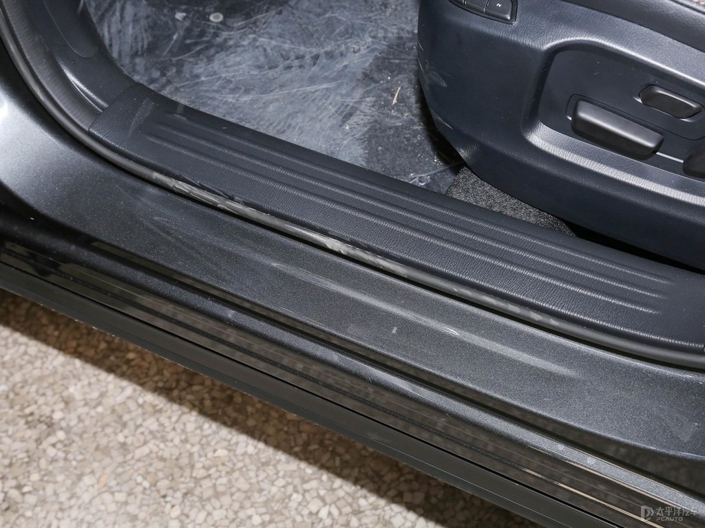 鉑鋼灰馬自達CX-5車廂內(nèi)飾圖片