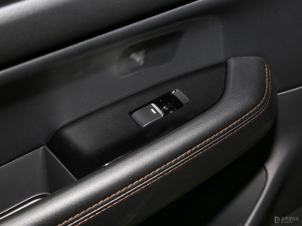 鉑鋼灰馬自達(dá)CX-5車廂內(nèi)飾圖片