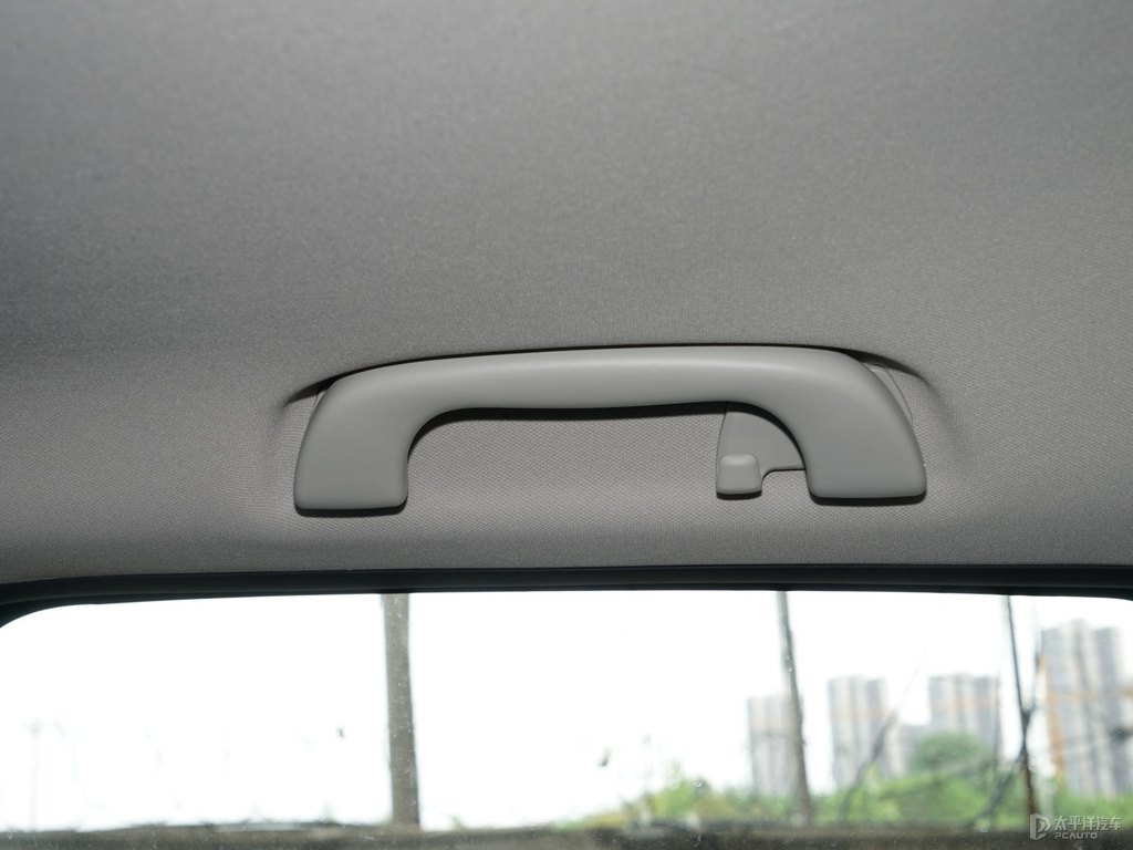珠光白馬自達(dá)CX-5車廂內(nèi)飾圖片
