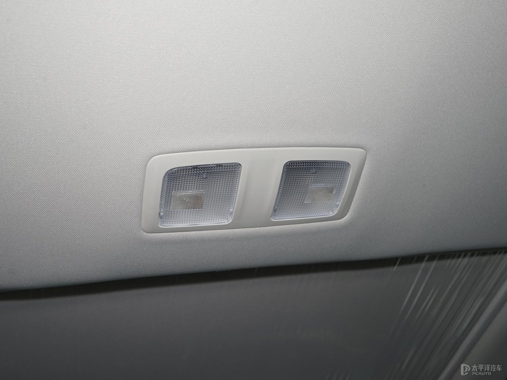 珠光白馬自達(dá)CX-5車廂內(nèi)飾圖片