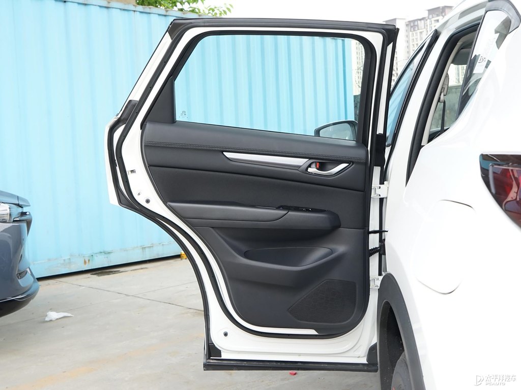 珠光白馬自達(dá)CX-5車廂內(nèi)飾圖片