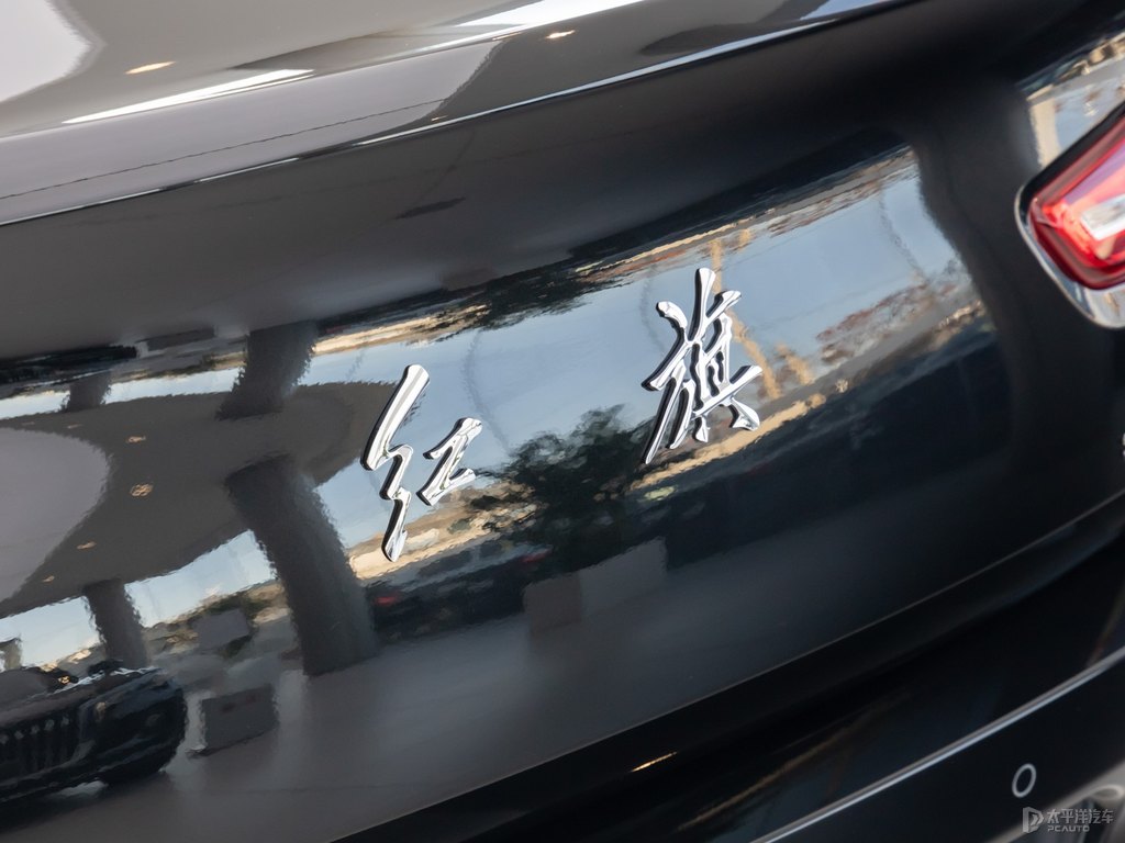 極夜黑紅旗H5經(jīng)典車(chē)尾外觀圖片