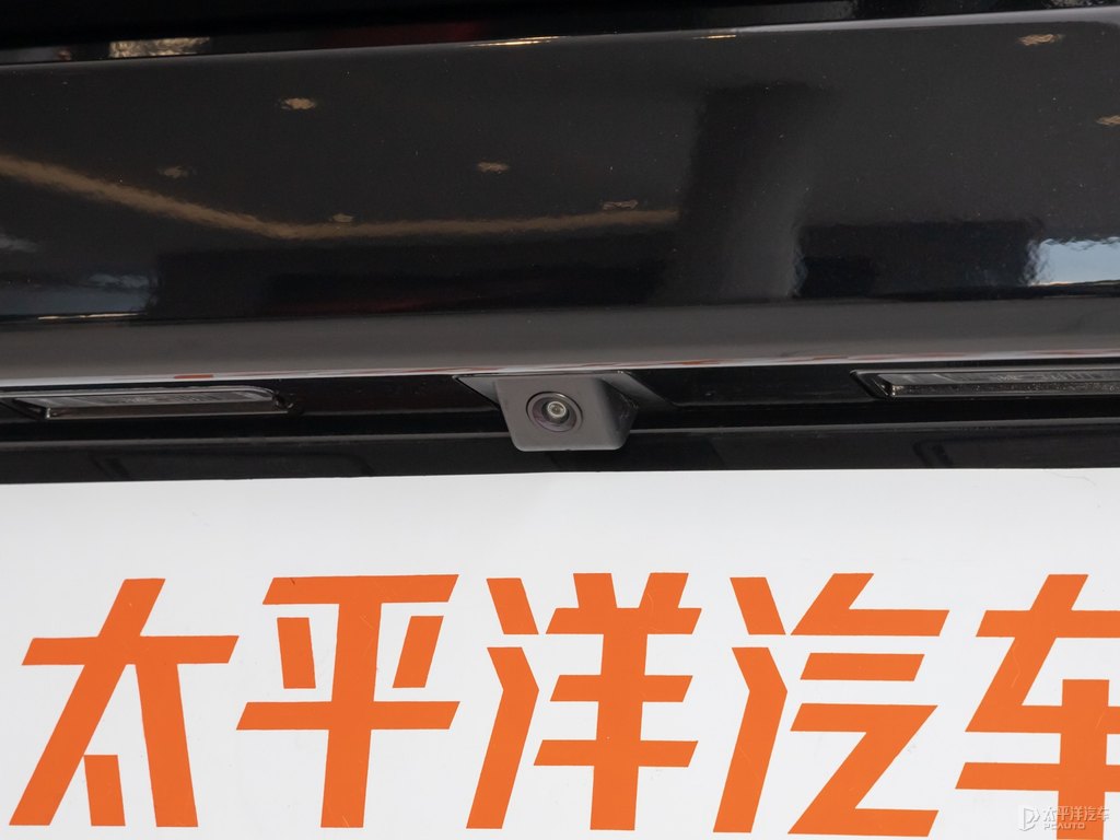 極夜黑紅旗H5經(jīng)典車尾外觀圖片