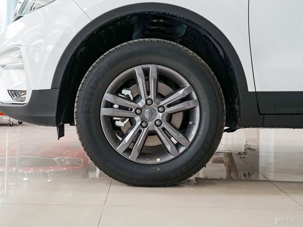 漢玉白博越車身外觀圖片