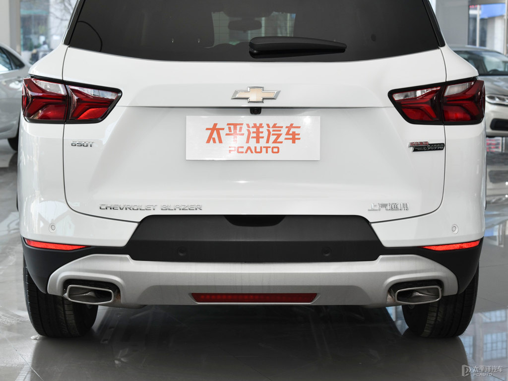冰原白開拓者車尾外觀圖片