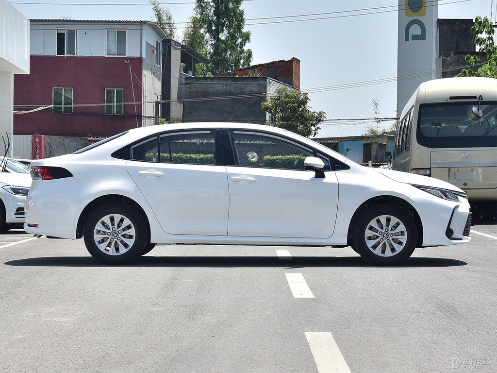 超級(jí)白色卡羅拉整車外觀外觀圖片