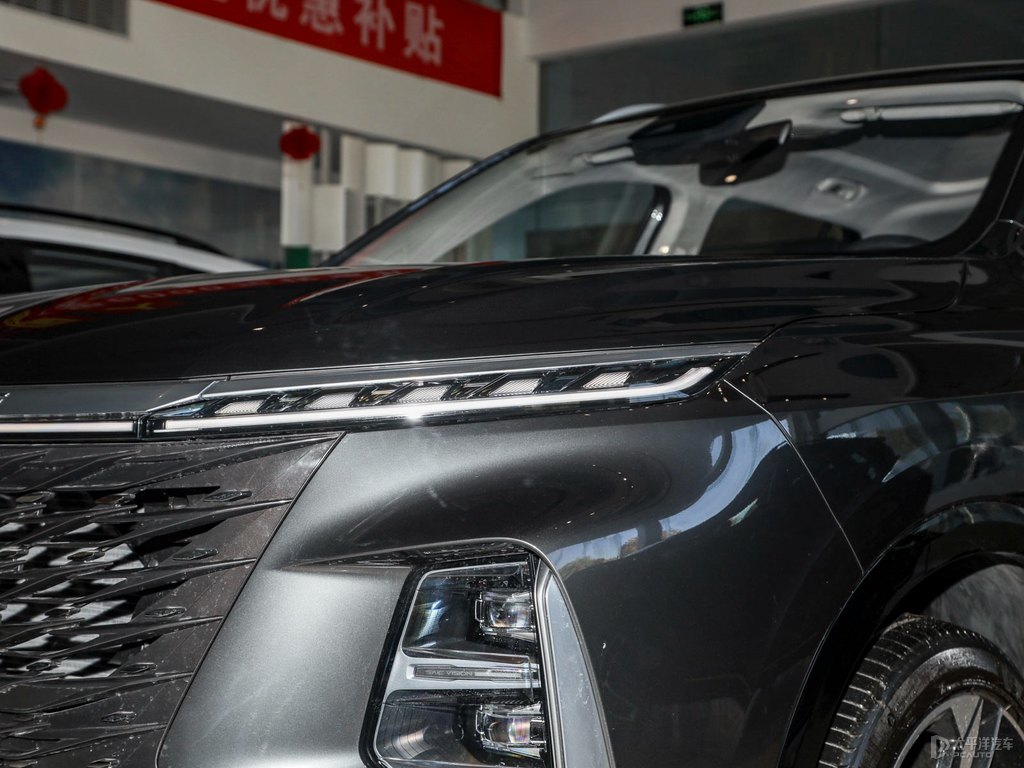 五十度灰榮威RX5 MAX車(chē)頭外觀圖片