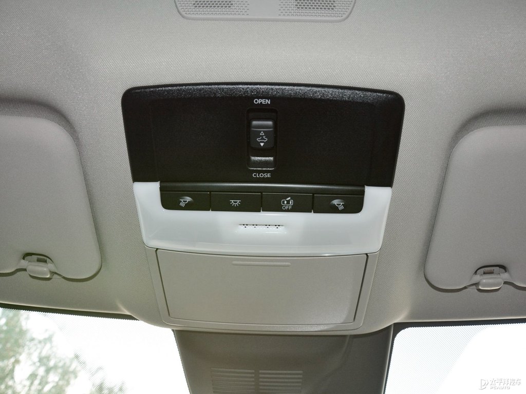 珠光白軒逸車廂內(nèi)飾圖片