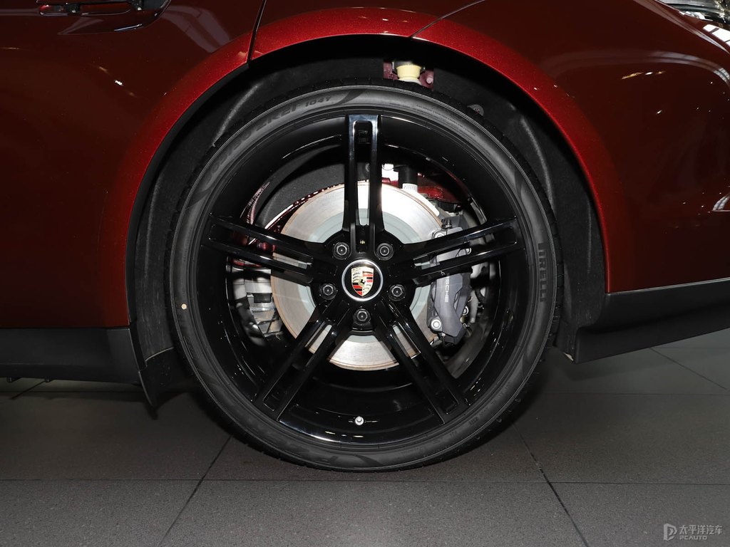 車?yán)遄蛹tTaycan車身外觀圖片