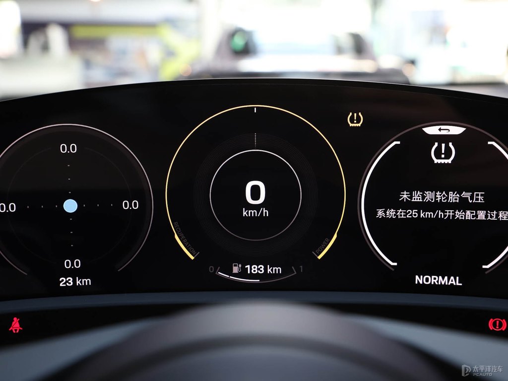車?yán)遄蛹tTaycan中控內(nèi)飾圖片