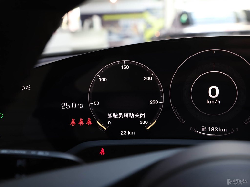 車?yán)遄蛹tTaycan中控內(nèi)飾圖片