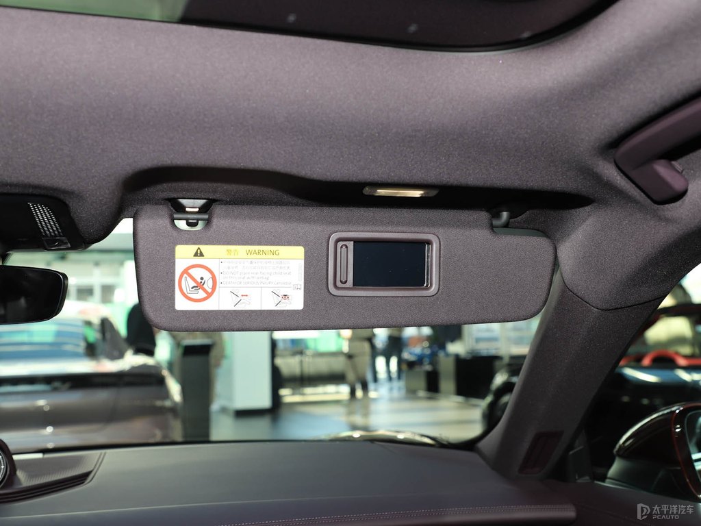 車?yán)遄蛹tTaycan車廂內(nèi)飾圖片