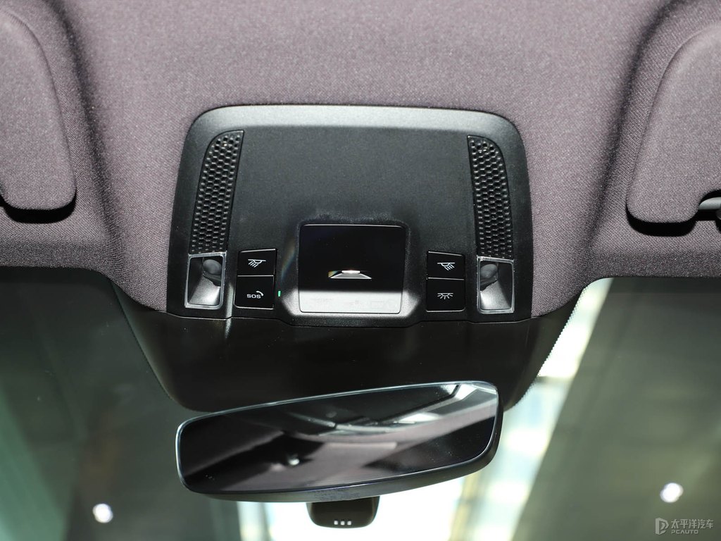 車厘子紅Taycan車廂內飾圖片