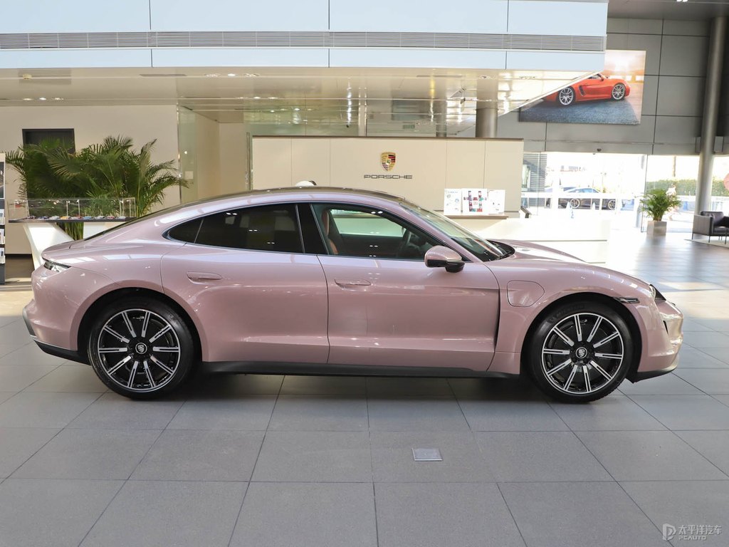 冰莓粉Taycan整車外觀外觀圖片