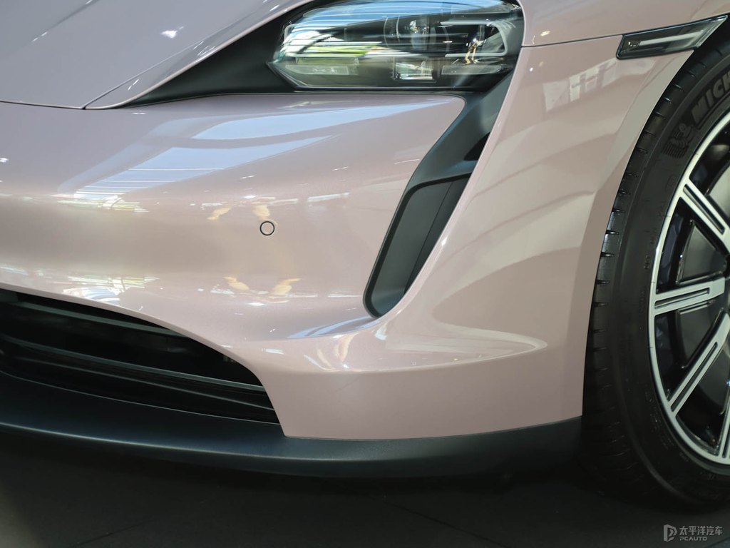 冰莓粉Taycan車頭外觀圖片