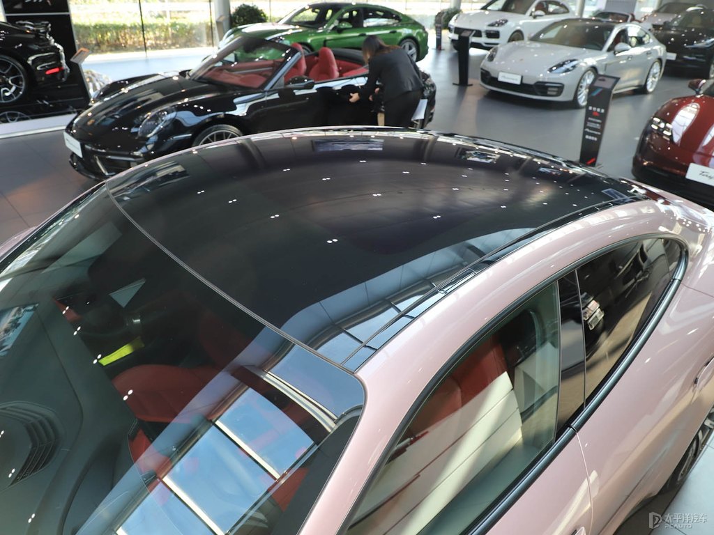 冰莓粉Taycan車身外觀圖片