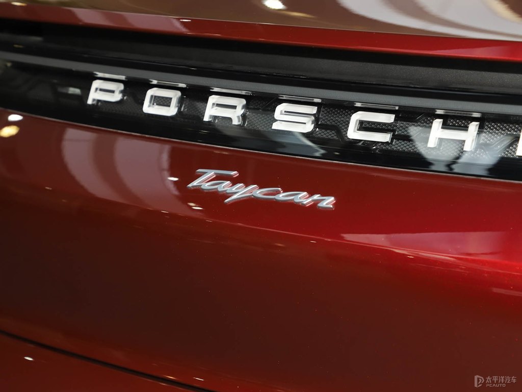 車?yán)遄蛹tTaycan車尾外觀圖片