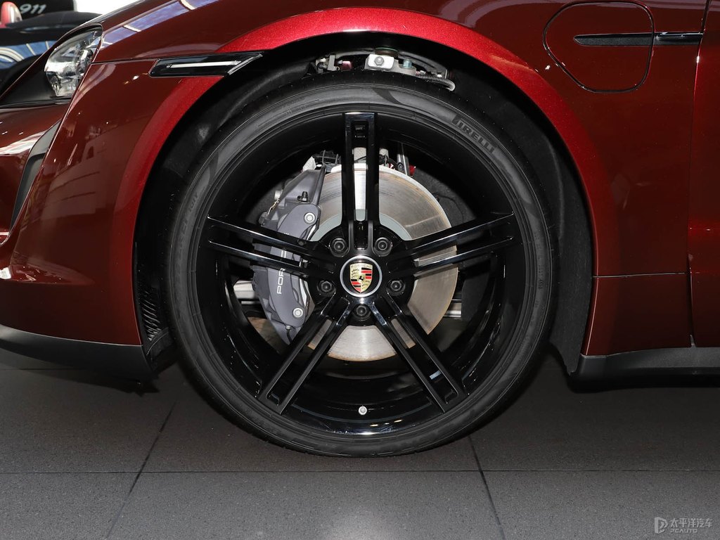 車厘子紅Taycan車身外觀圖片